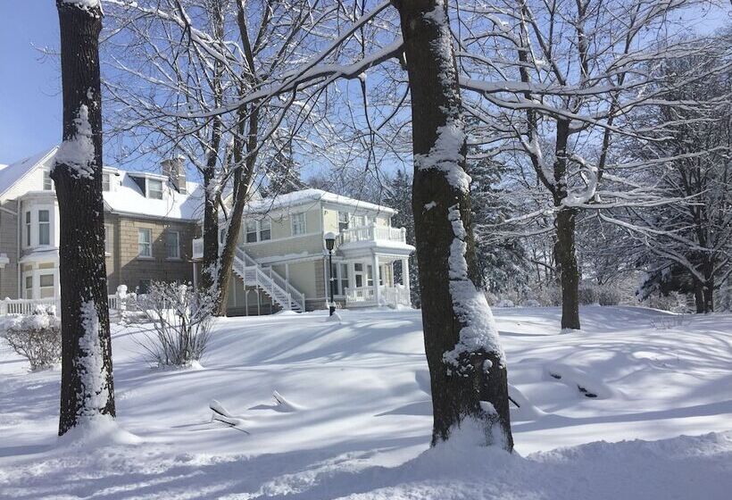 فندق Westover Inn