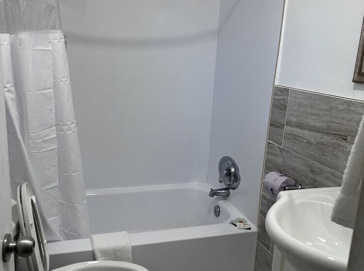 Knights Inn   Park Villa Motel, Midland