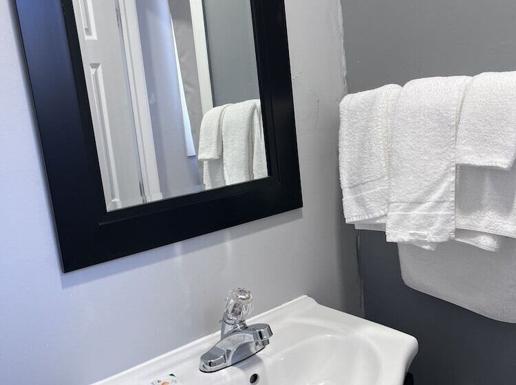 Knights Inn   Park Villa Motel, Midland