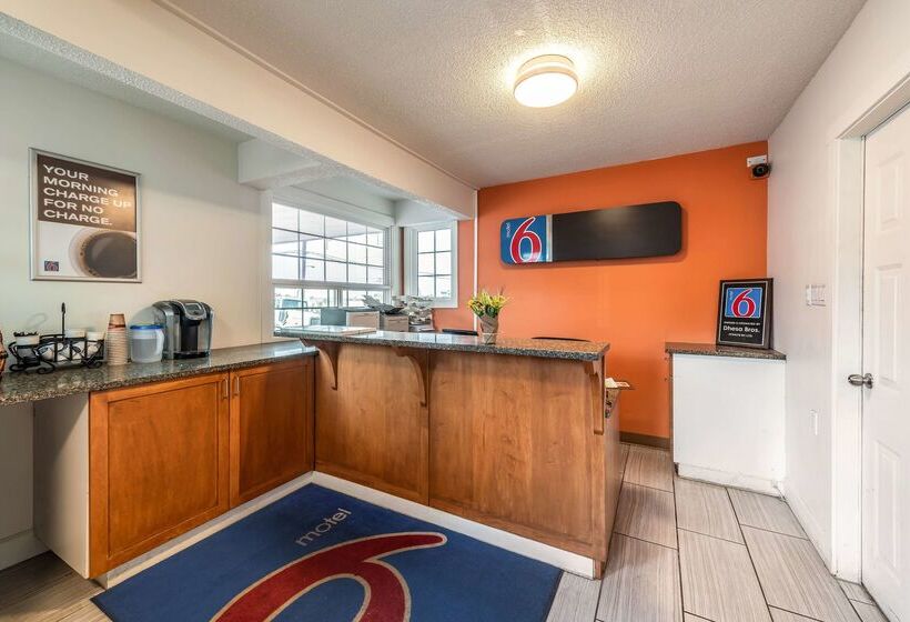 Motel 6 Kamloops, Bc