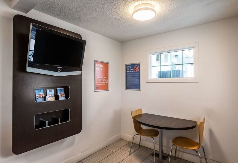 Motel 6 Kamloops, Bc