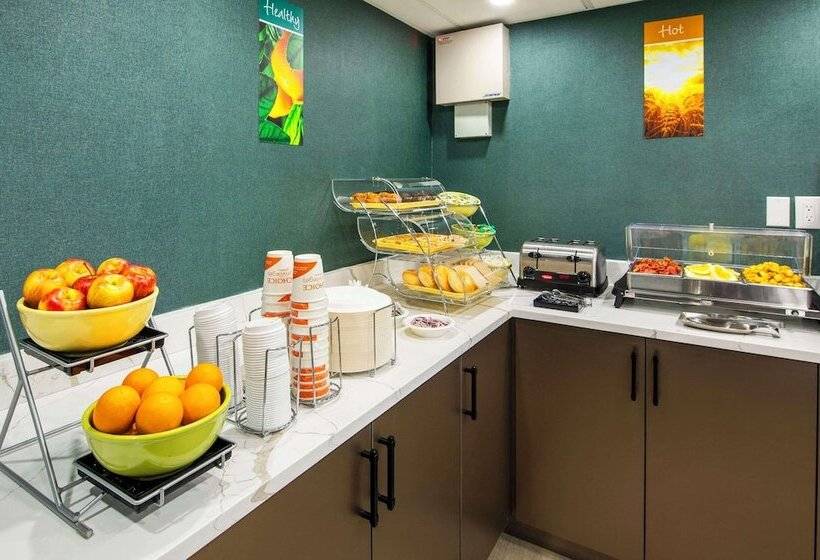 فندق على الطريق Quality Inn