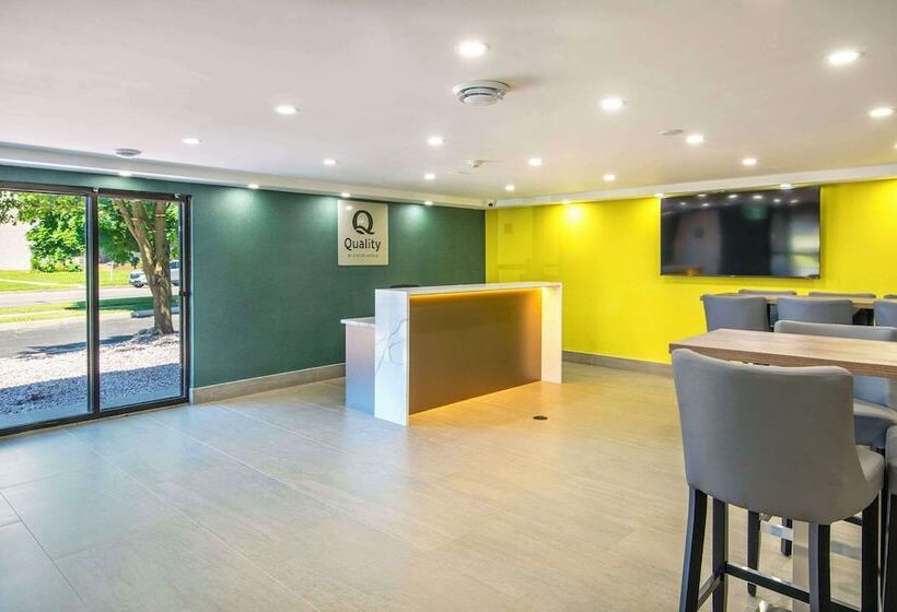 فندق على الطريق Quality Inn