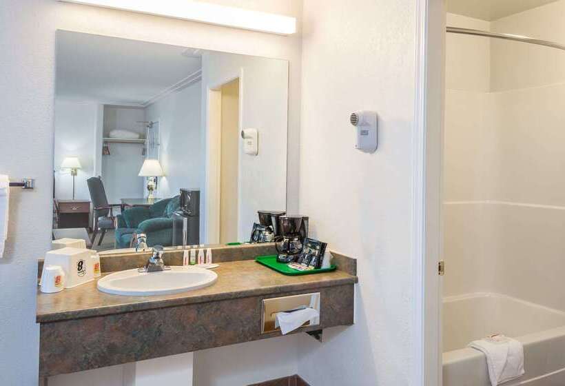 فندق على الطريق Super 8 By Wyndham 100 Mile House