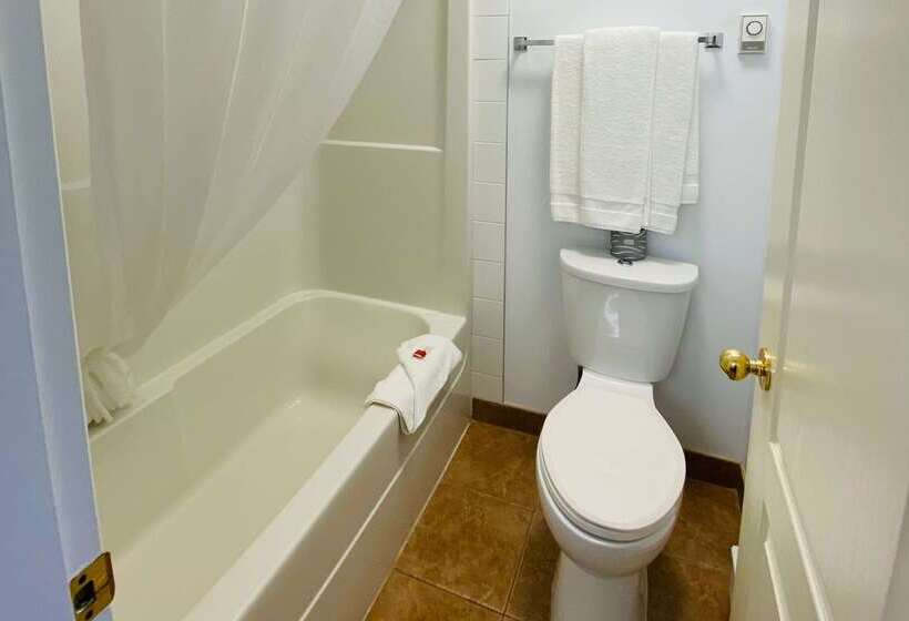 فندق على الطريق Super 8 By Wyndham 100 Mile House