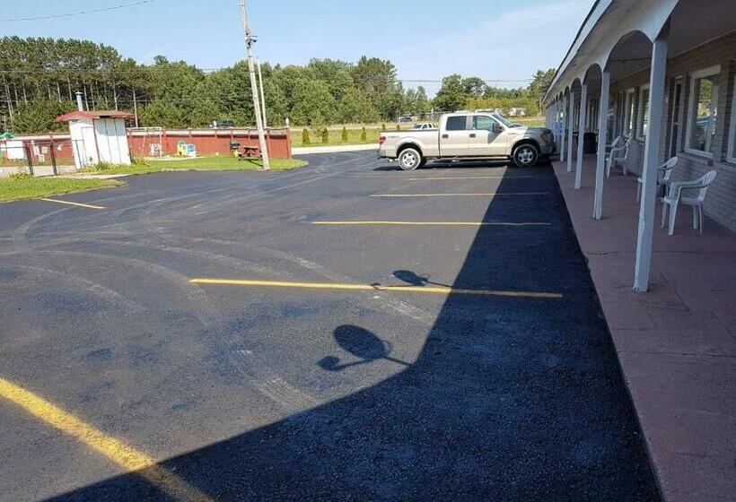 Skyways Motel