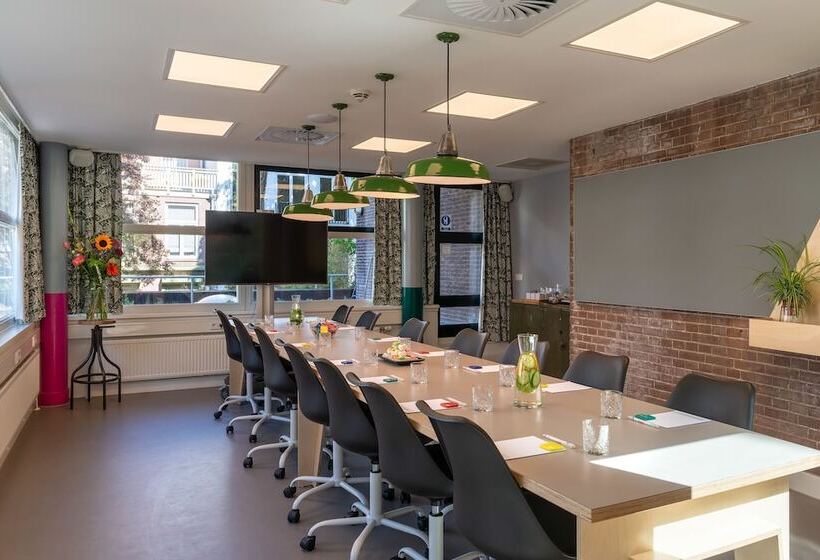 Stayokay Hostel Amsterdam Vondelpark