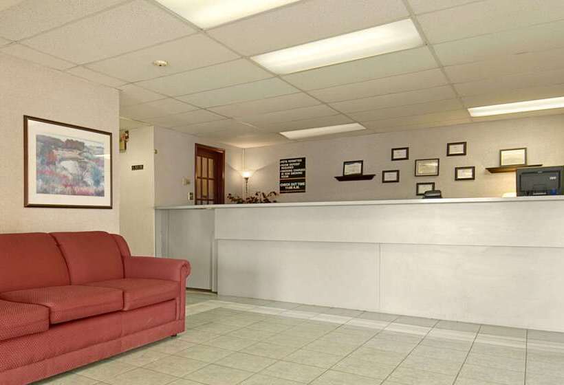 汽车旅馆 Super 8 By Wyndham Red Deer