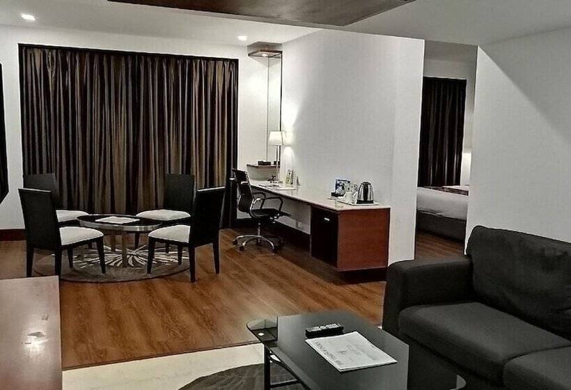 Отель Abu Palace Chennai