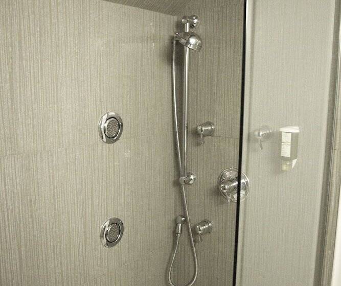 Отель Admiral Inn Mississauga