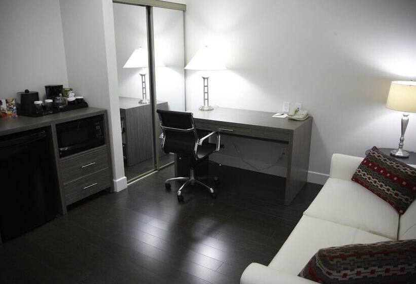 Отель Admiral Inn Mississauga