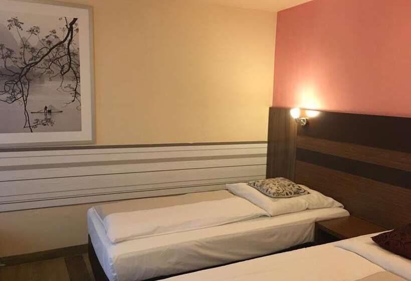 Отель Altdusseldorf