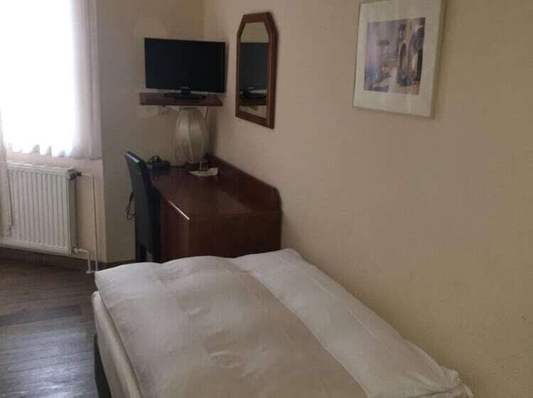 Отель Altdusseldorf