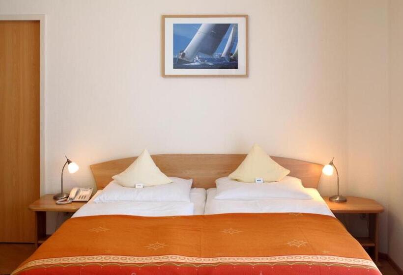 בית מלון כפרי Am Segelhafen