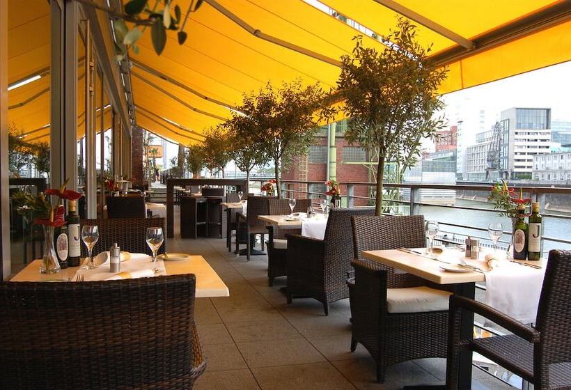 ホテル Courtyard By Marriott Duesseldorf Hafen