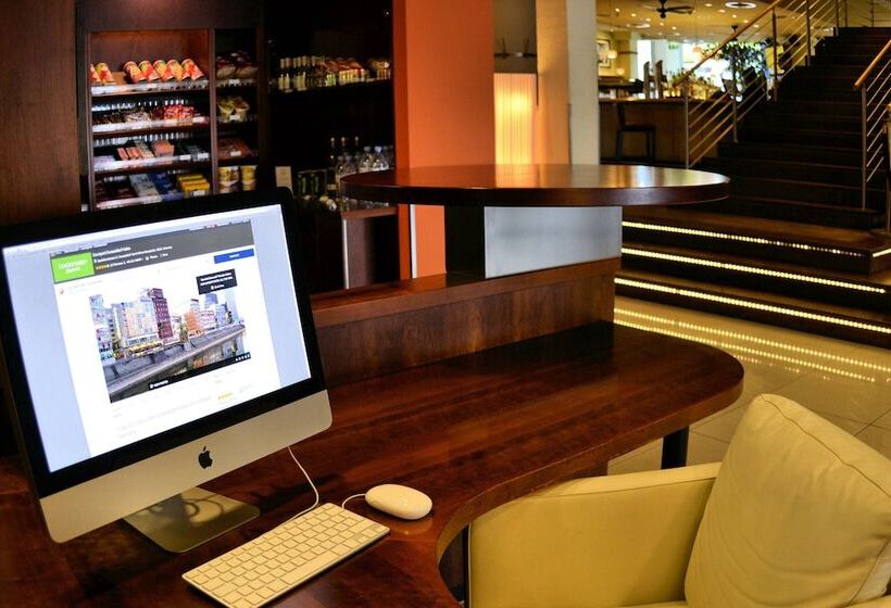 ホテル Courtyard By Marriott Duesseldorf Hafen