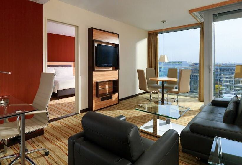 ホテル Courtyard By Marriott Duesseldorf Hafen