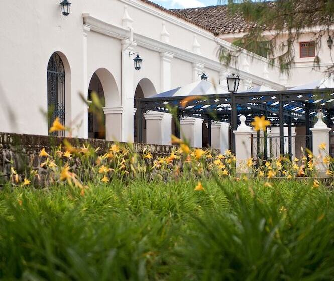 هتل Dann Monasterio