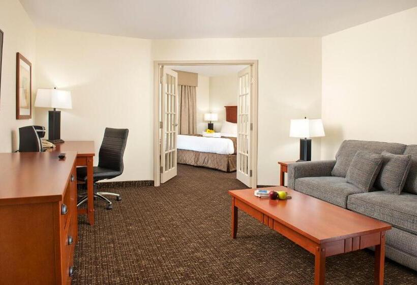 בית מלון כפרי Gold Eagle Lodge