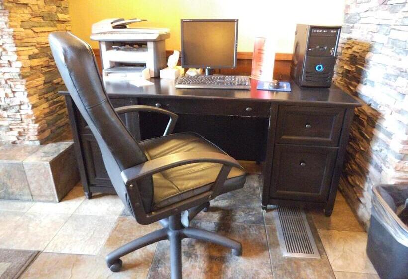 בית מלון כפרי Gold Eagle Lodge