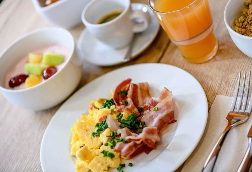 هتل Hilton Garden Inn Stuttgart Neckarpark