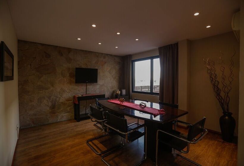 酒店 Howard Johnson By Wyndham San Pedro