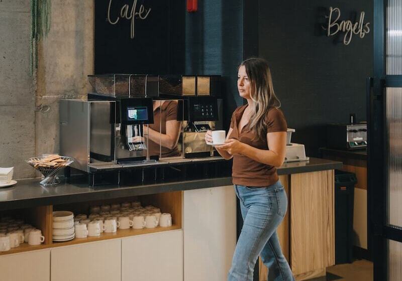 בית מלון כפרי Le Dauphin Montreal Centreville