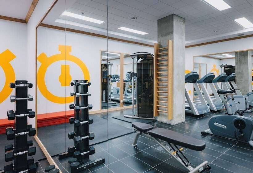 בית מלון כפרי Le Dauphin Montreal Centreville