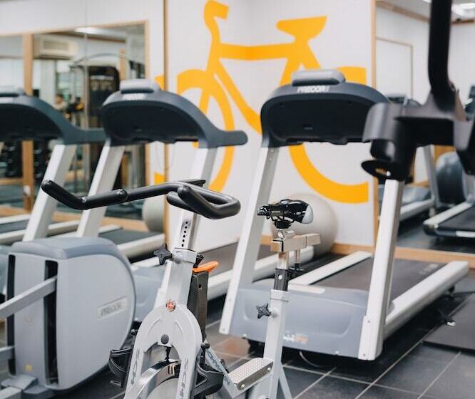 בית מלון כפרי Le Dauphin Montreal Centreville