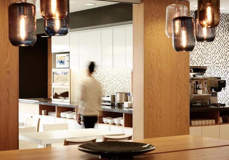 酒店 Le Dauphin Montreallongueuil