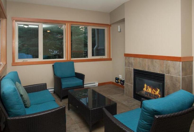 בית מלון כפרי Lodges At Canmore