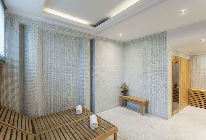 Ramada Hotel & Suites By Wyndham Bucharest North