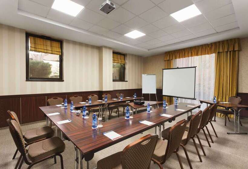 Ramada Hotel & Suites By Wyndham Bucharest North