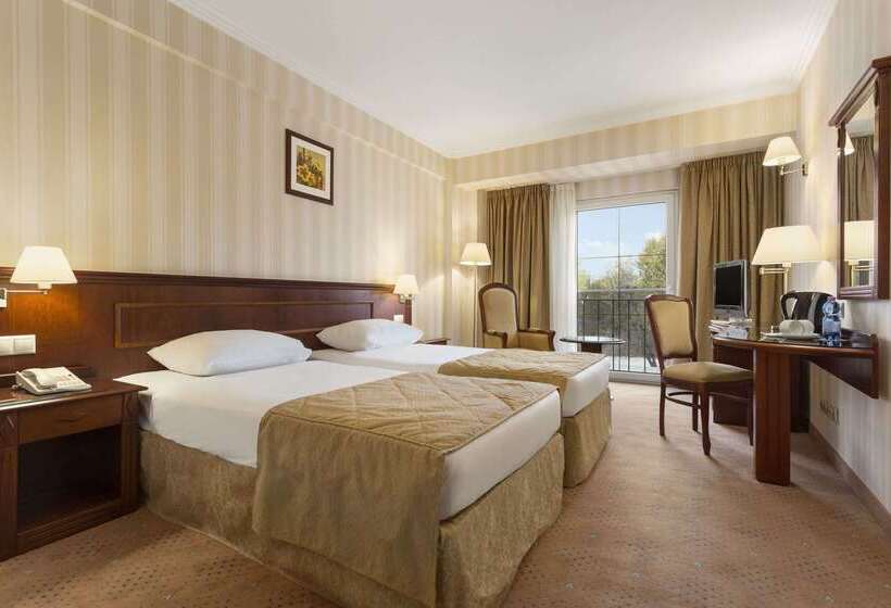 Ramada Hotel & Suites By Wyndham Bucharest North