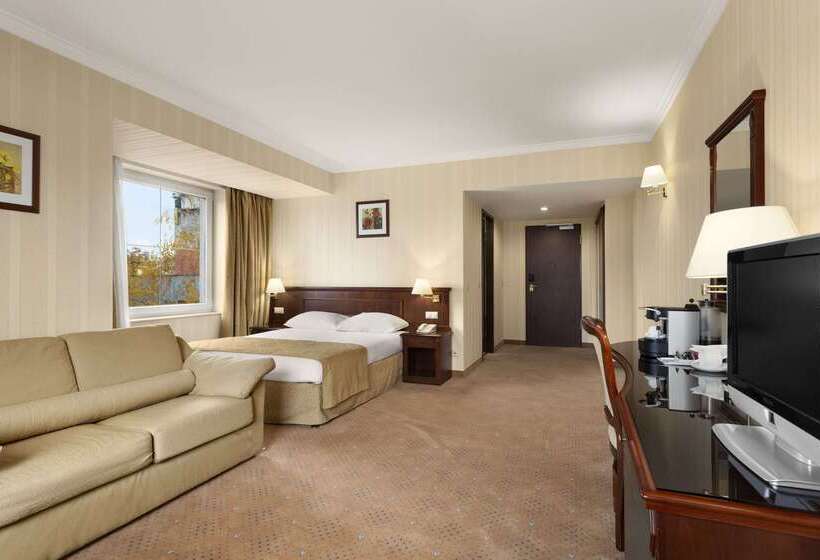 Ramada Hotel & Suites By Wyndham Bucharest North