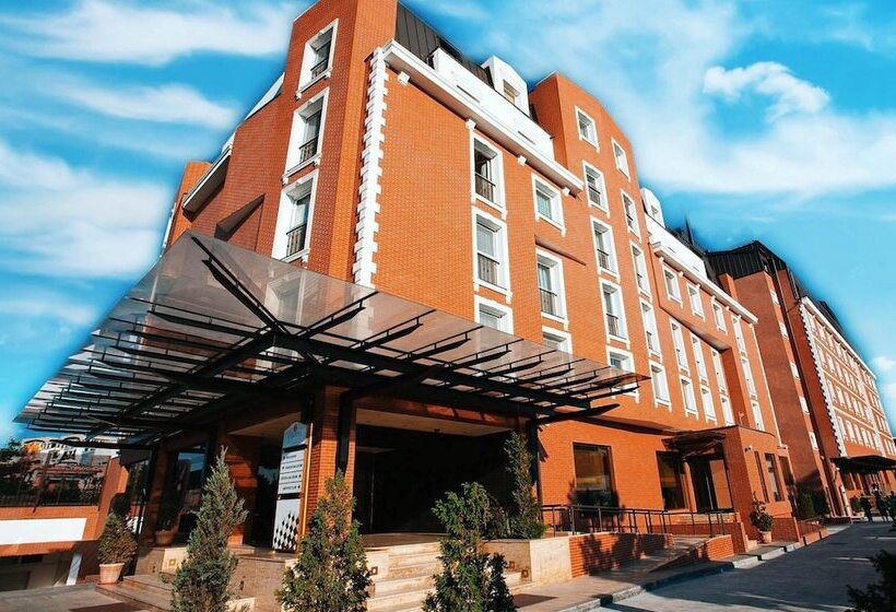 Ramada Hotel & Suites By Wyndham Bucharest North