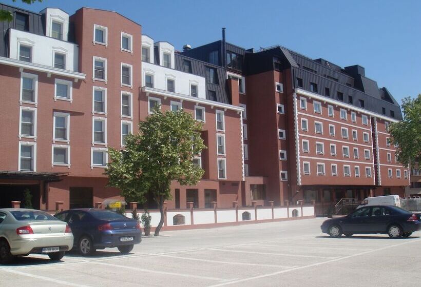 Ramada Hotel & Suites By Wyndham Bucharest North