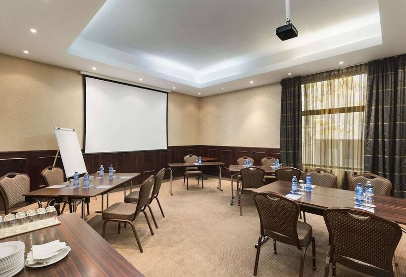 Ramada Hotel & Suites By Wyndham Bucharest North