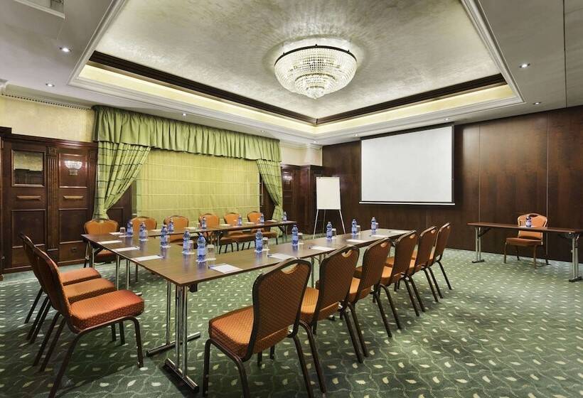 Ramada Hotel & Suites By Wyndham Bucharest North