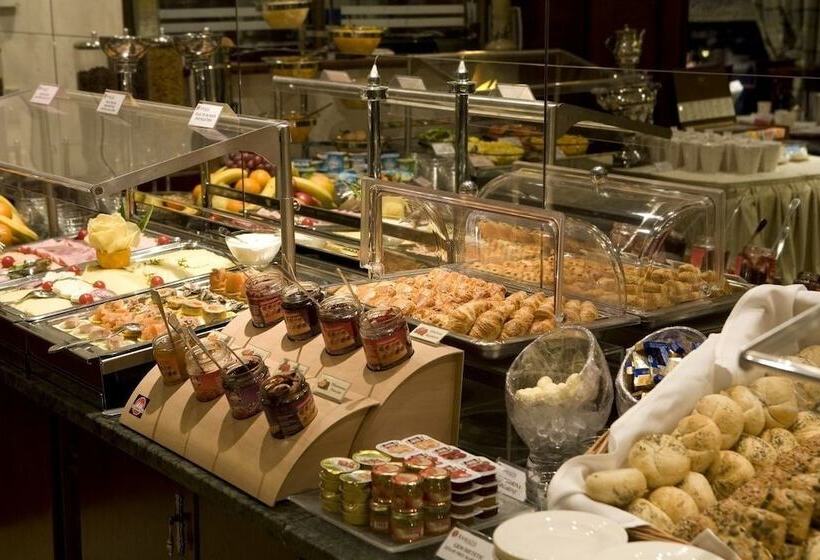 Ramada Hotel & Suites By Wyndham Bucharest North