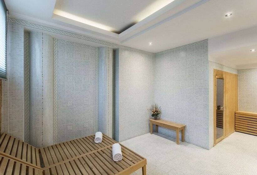 Ramada Hotel & Suites By Wyndham Bucharest North