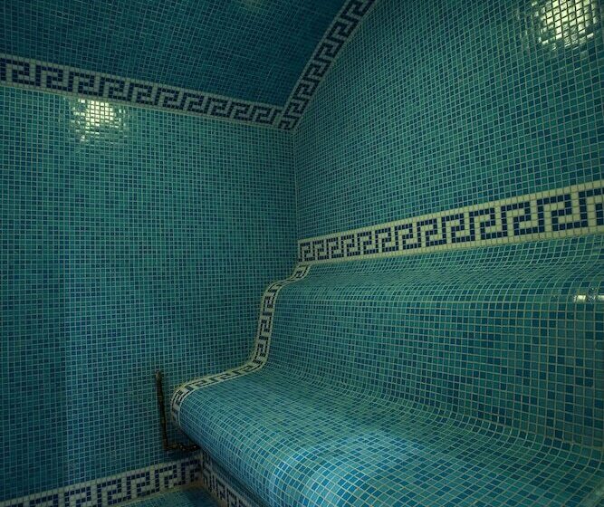 Ramada Hotel & Suites By Wyndham Bucharest North