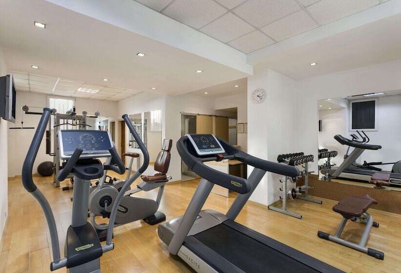 Ramada Hotel & Suites By Wyndham Bucharest North