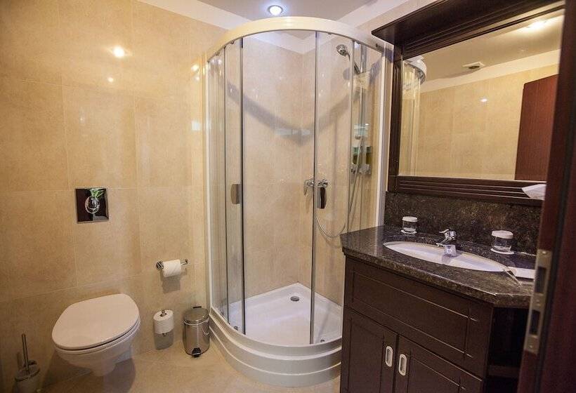 Ramada Hotel & Suites By Wyndham Bucharest North