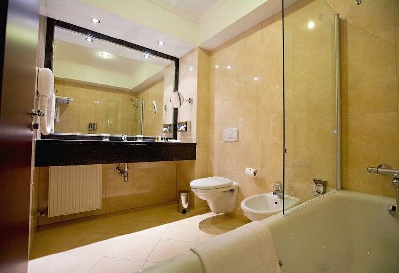 Ramada Hotel & Suites By Wyndham Bucharest North