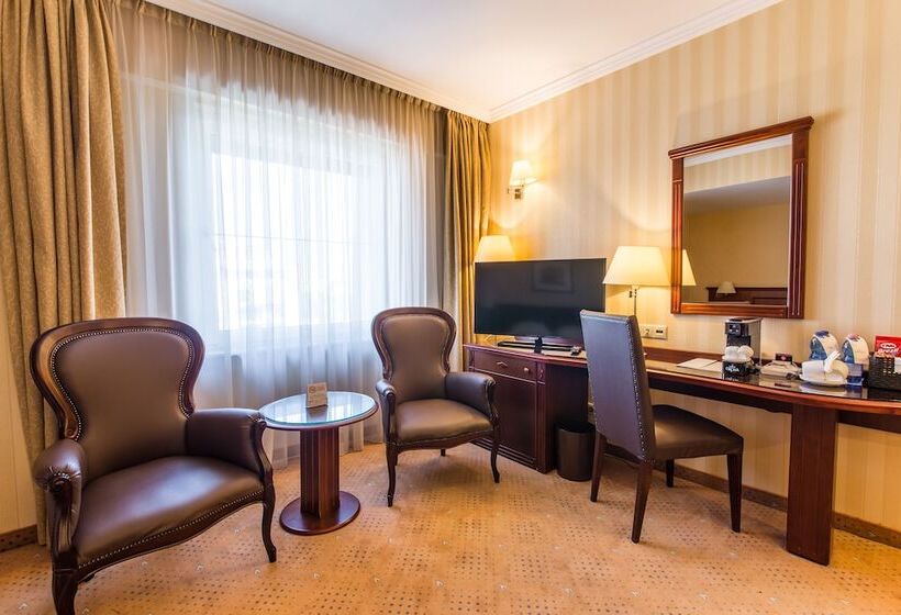 Ramada Hotel & Suites By Wyndham Bucharest North