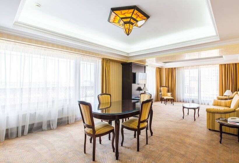 Ramada Hotel & Suites By Wyndham Bucharest North