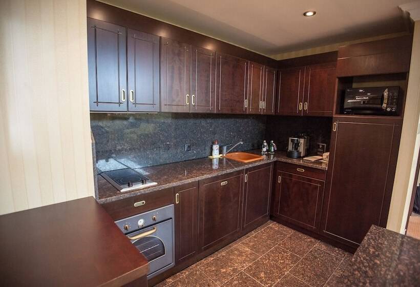 Ramada Hotel & Suites By Wyndham Bucharest North