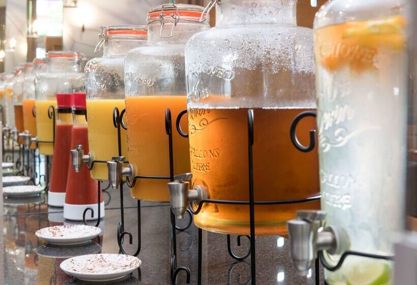 Отель Ramada By Wyndham München Airport