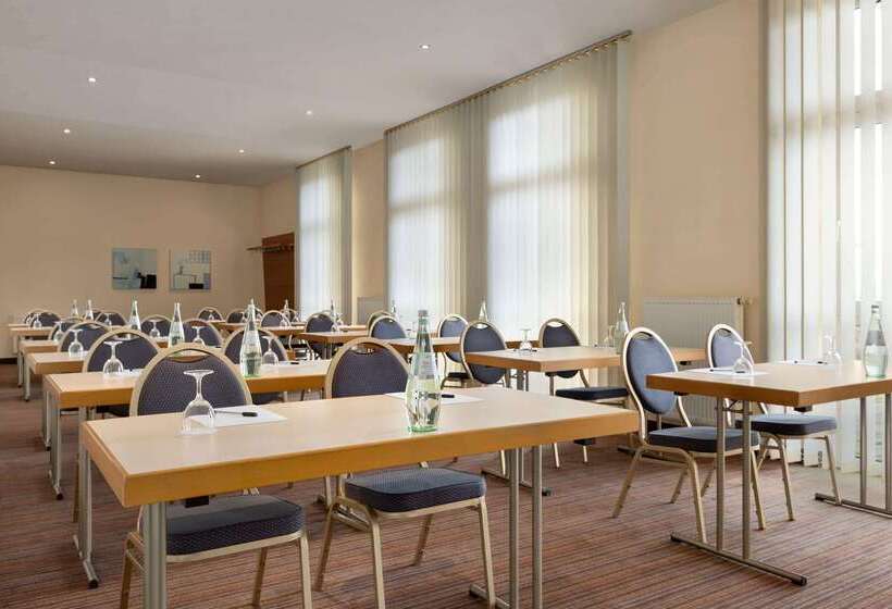 Отель Ramada By Wyndham München Airport